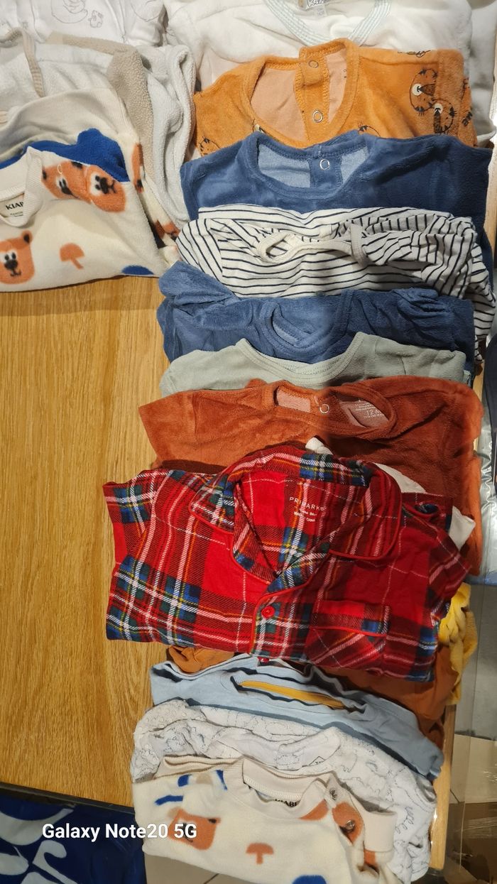 Diverses pyjamas 12 mois - photo numéro 2