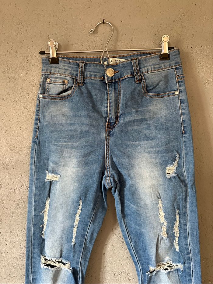 Jean troué taille 38 - photo numéro 3