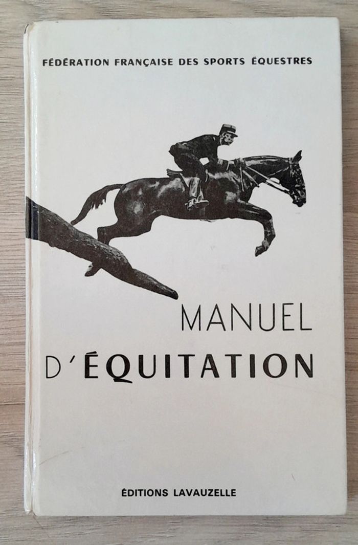Manuel d'équitation instruction du cavalier emploi et dressage du cheval