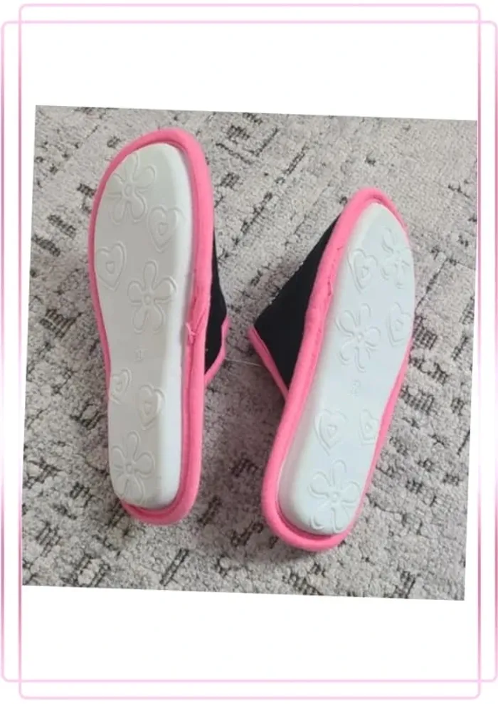 Chaussons fille Tissaia – Taille 29 – Neufs - photo numéro 2