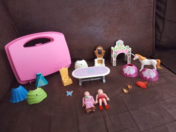 Petit Lot Accessoires en Vrac "Playmobil" dans valisette
