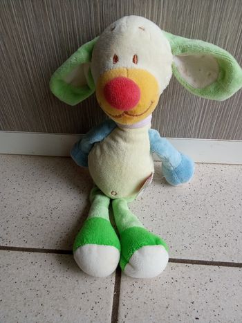 Doudou chien vert, bleu, jaune, rouge blanc benjy