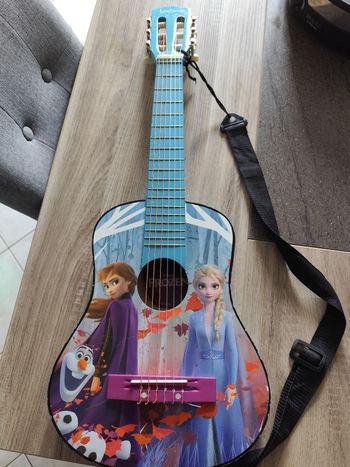 Guitare enfant la reine des neiges