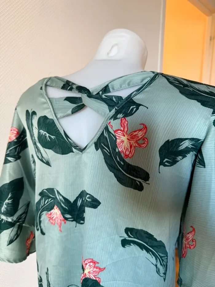 T- shirt en très bon état vert taille M vero moda - photo numéro 5