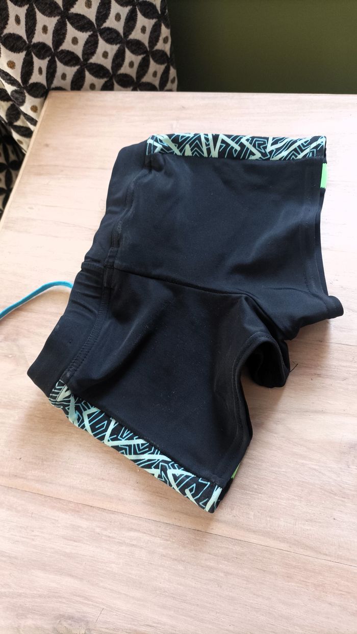 Short de bain Garçon 8 ans TBE Decathlon piscine vacances natation - photo numéro 2