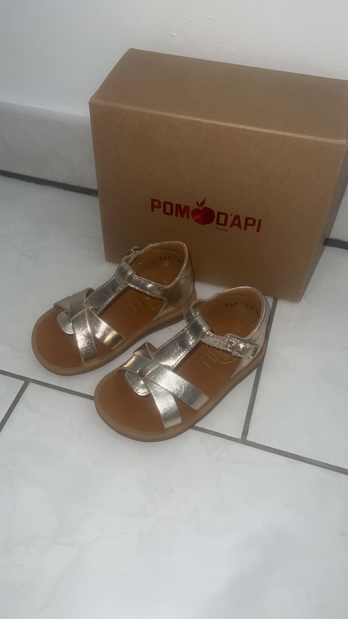 Chaussure taille 22