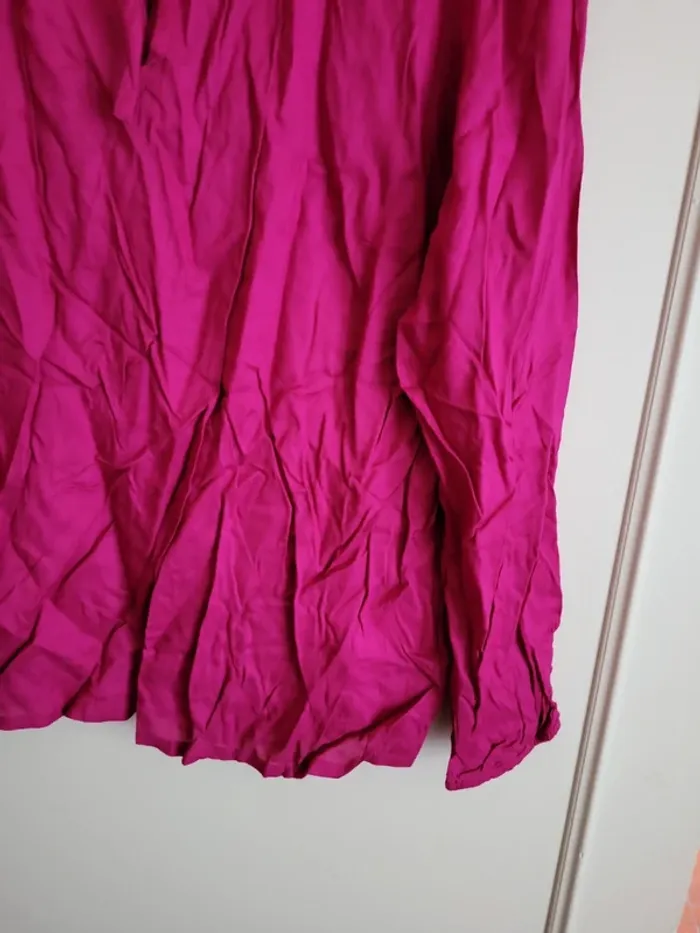 Blouse blanche porte - photo numéro 2
