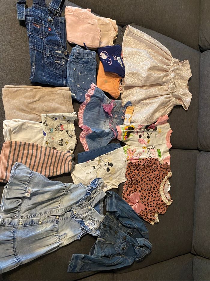 Lot d’environ 80 pièces vêtements bébé fille de 0-3 mois à 12-18 mois…