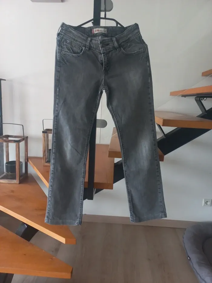 Jean Levi's 570