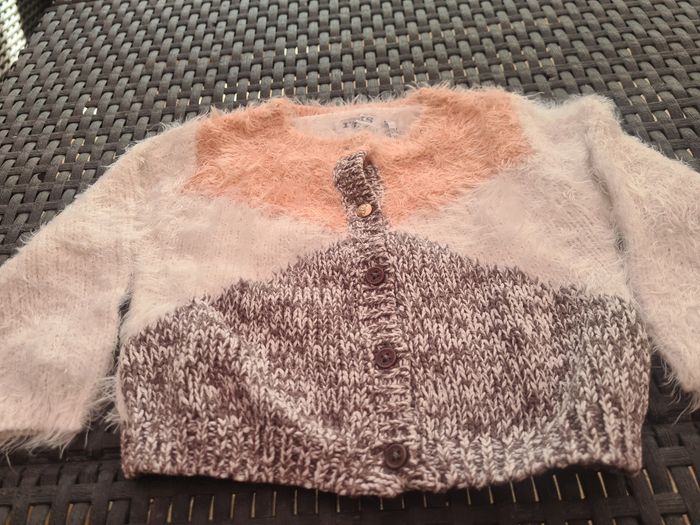 Gilet. Bébé 12 mois. IKKS. crème pêche.