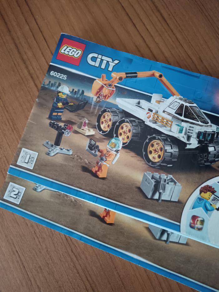 Lego 60225 le véhicule d'exploitation spatiale - photo numéro 3