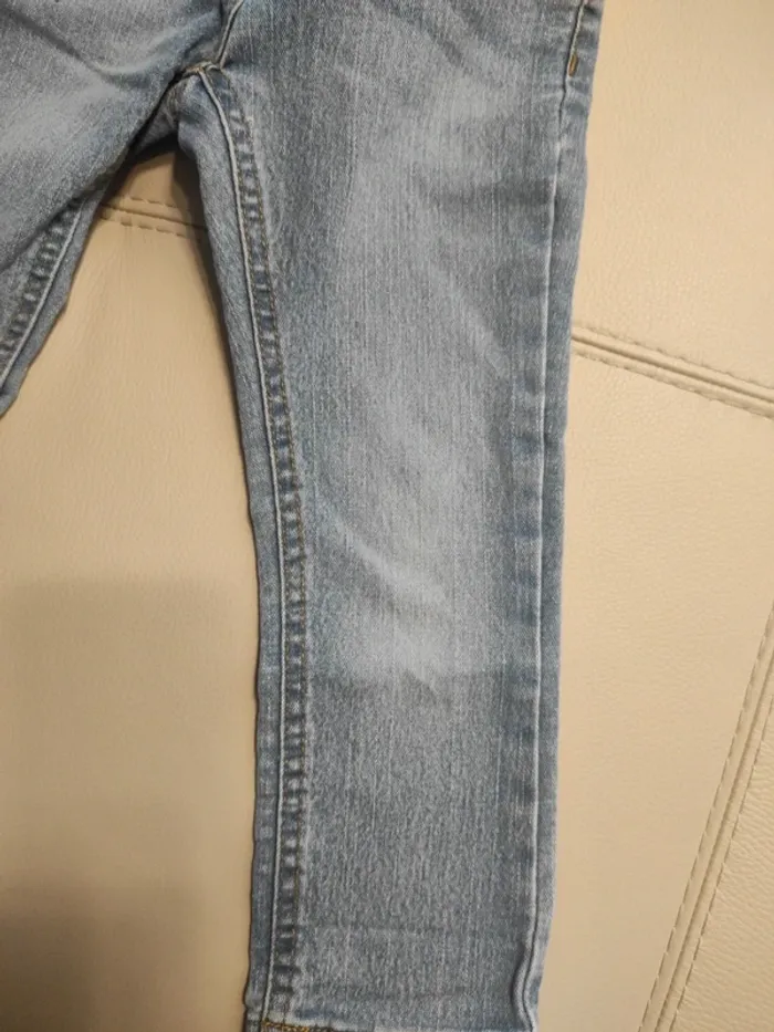 Lot 3 pantalons et 1 Tee shirt manches longues - photo numéro 2