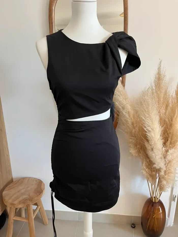 Robe ajourée noire Zara