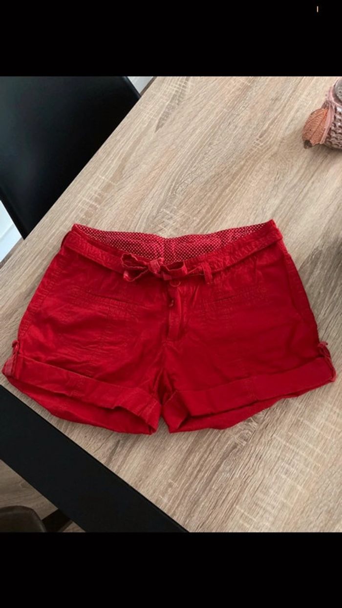 Short rouge - photo numéro 3