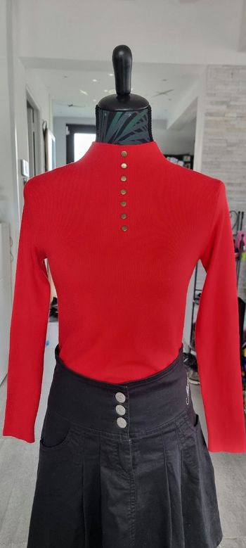 Pull à manches longues rouge taille 34