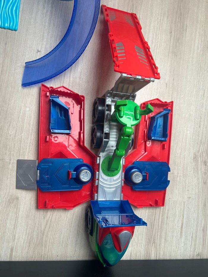 Lot Jouets Pyjamasques – Quartier général + 3 véhicules dont le bus transformable - photo numéro 3