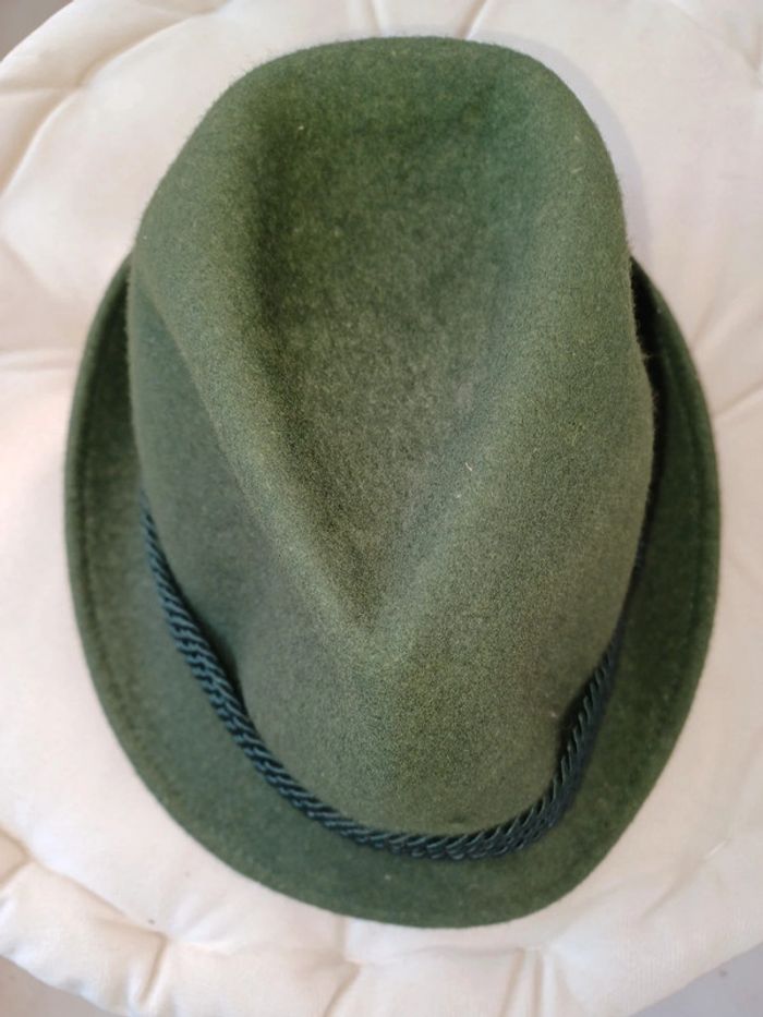 Chapeau de chasse vert foncé type tyrolien