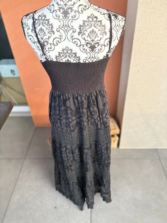 Robe longue à dentelle, taille unique (36/38) , correspond à un M - photo numéro 8