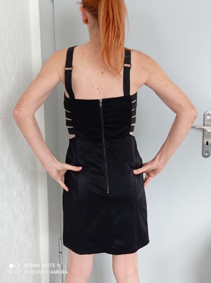 Robe noire t36/38 - photo numéro 3