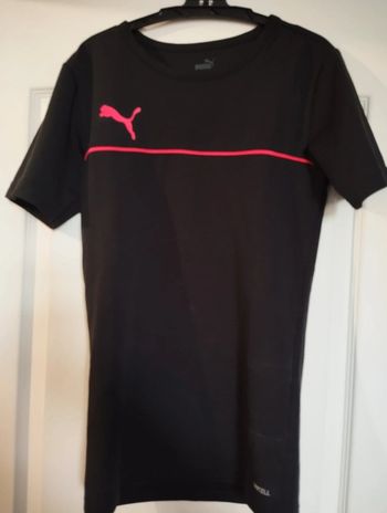 T-shirt Puma taille XS noir et rouge en parfait état