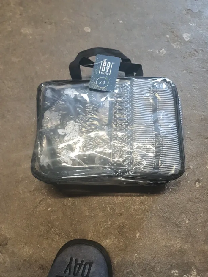 Lot de 4trousse de toilette