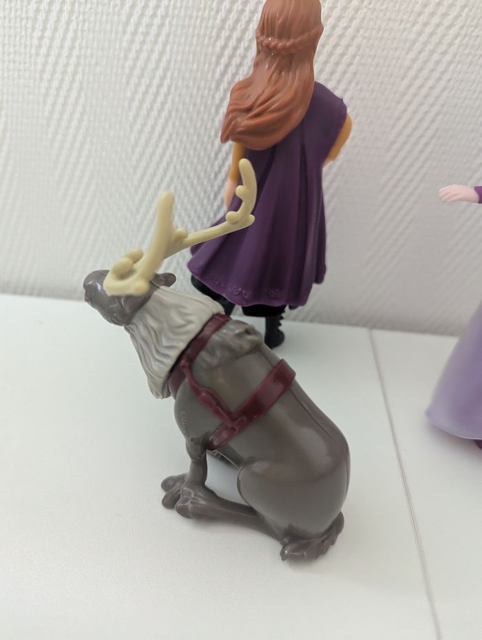 Lot de figurines Disney la reine des neiges Elsa, Anna et Sven - photo numéro 6