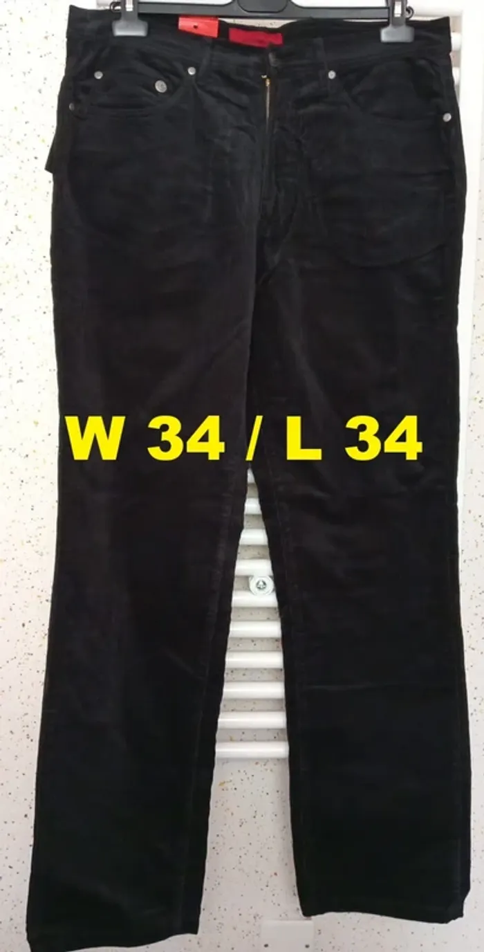 Pantalon en velours noir Pierre Cardin Taille W 34 / L 34