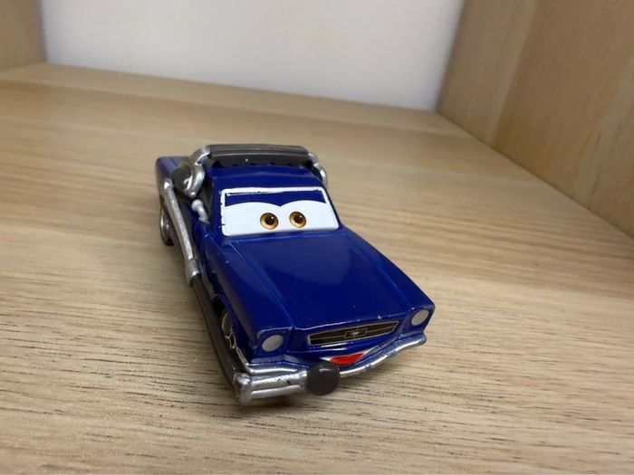 Voiture cars brent mustangburger Disney Pixar - photo numéro 2