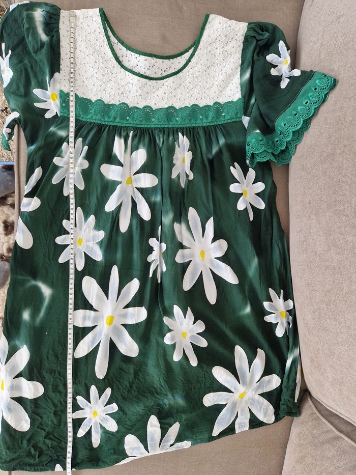 Robe polynésienne verte à fleurs blanches - photo numéro 8