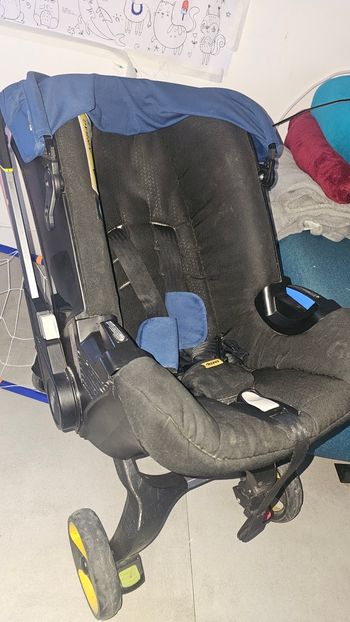 Poussette doona + bleue