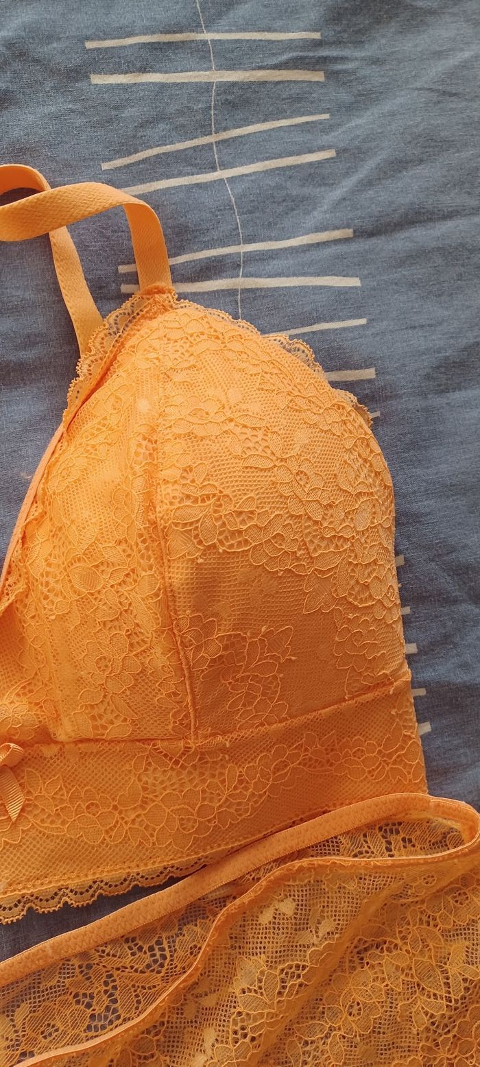 Très joli ensemble  lingerie femme haut 95C Bas 44 - photo numéro 3