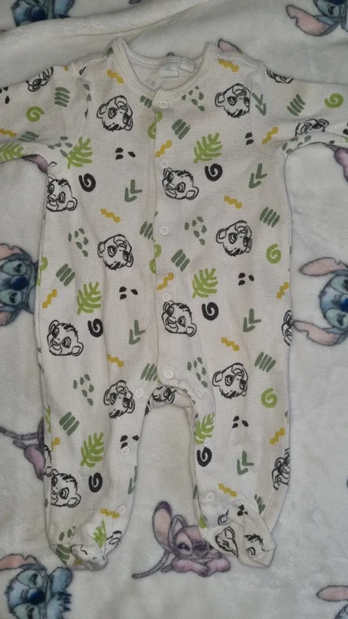 Pyjama mixte Disney 3 mois en bon état