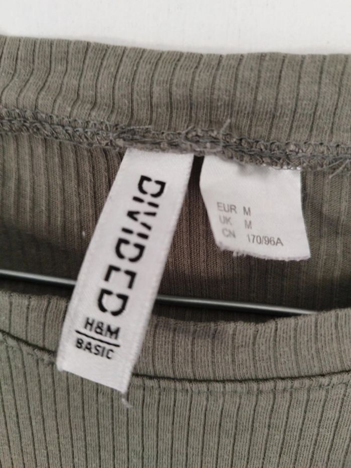 T-shirt kaki H&M basic taille M - photo numéro 2