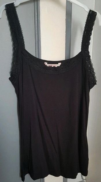 Top noir à bretelles dentelle n