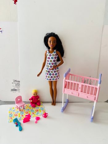 Poupée Barbie sitter 