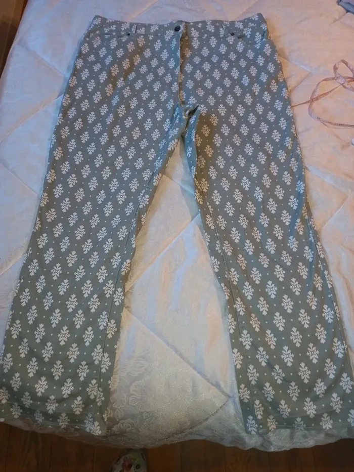 5€,Pantalon T48