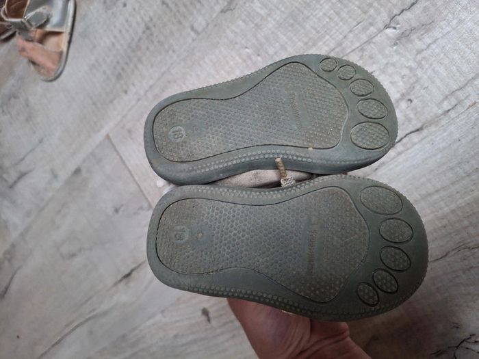 Chaussure fille taille 18 - photo numéro 3