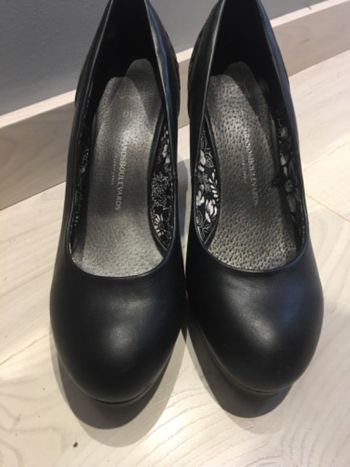 Escarpins noirs taille 40 Chaussea