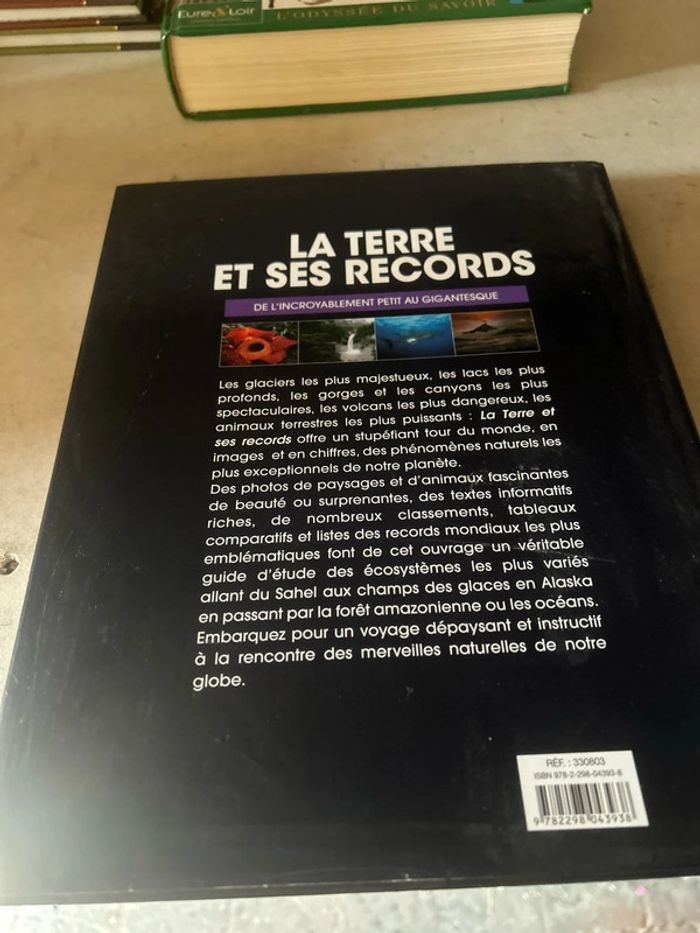 Livre sur la Terre et ses record - photo numéro 2