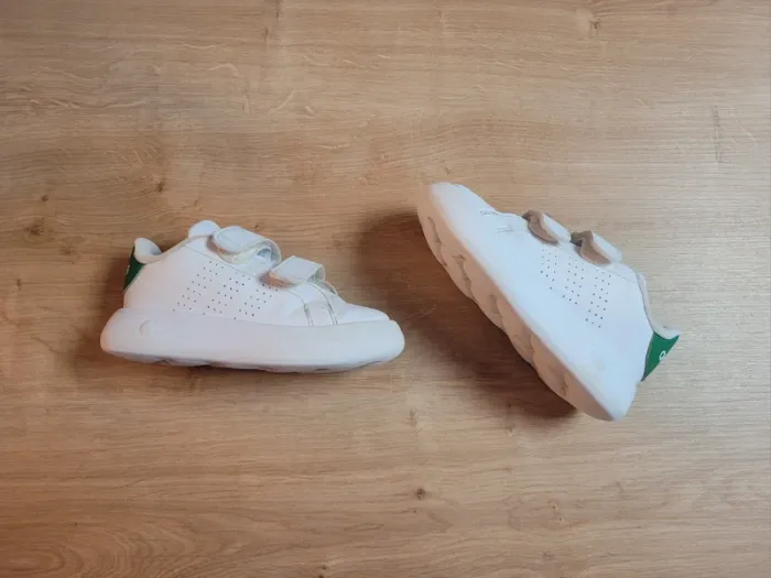 Baskets Adidas Advantage taille 26