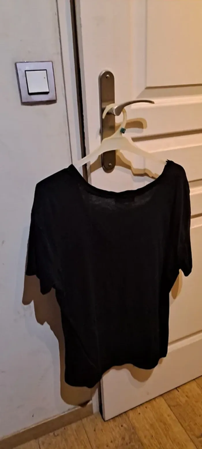 T Shirt noir manches courtes - Marque Bershka - Taille 36 - Bon état. - photo numéro 6