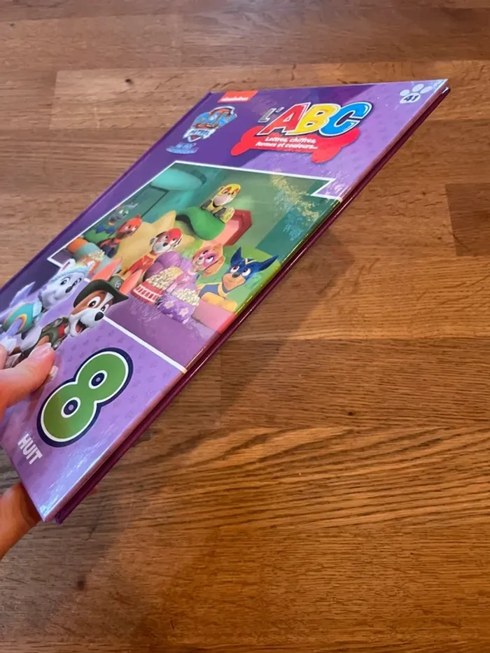 Livre La Pat Patrouille Paw Patrol L’ABC lettres chiffres formes et couleurs Le chiffre Huit 8 - photo numéro 4