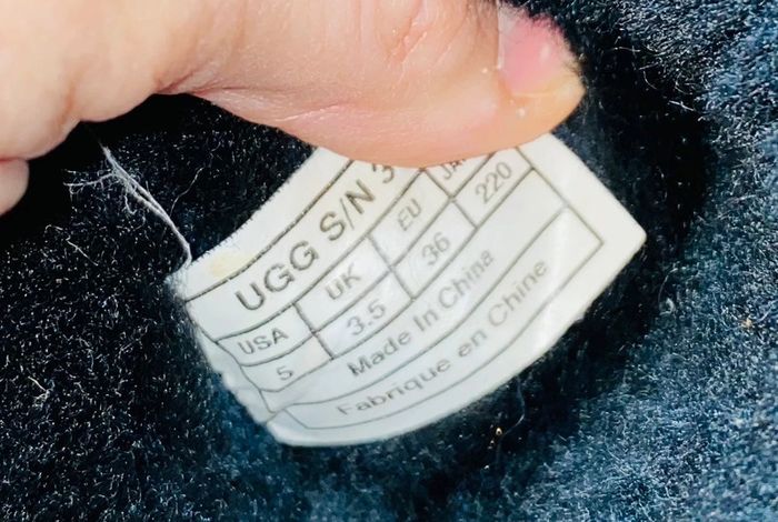 Ugg à sequins noires taille 36 bon état général valeur 190 euros - photo numéro 5