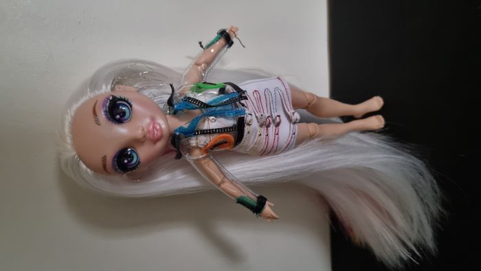 Rainbow High Salon de Beauté - Poupée Amaya Raine - photo numéro 6