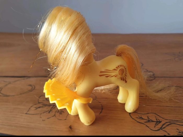 Mon  Petit  Poney  G2  Princess Golden Light (Princesse Lumière) (rare) - photo numéro 12