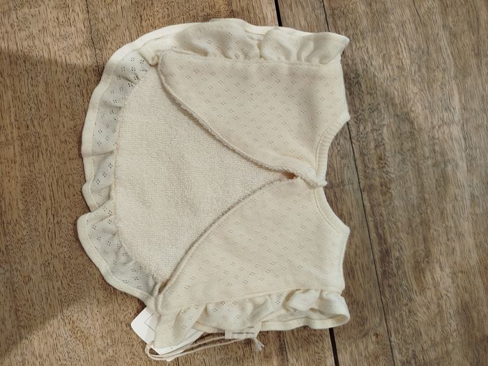 Bavoir froufrou crème pointelle Amande NEUF - photo numéro 5
