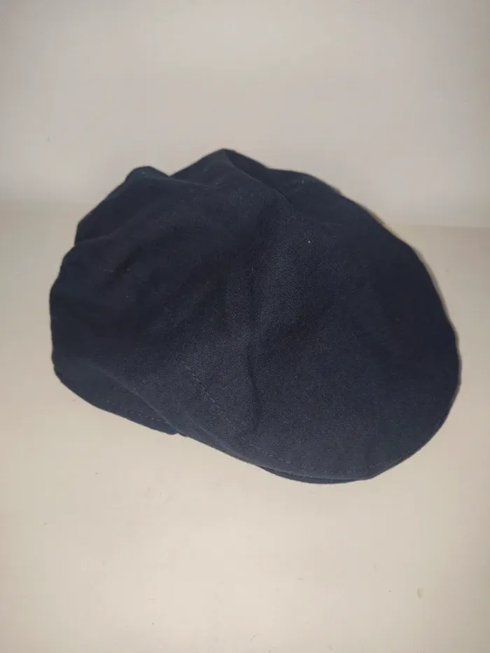 Béret bleu marine taille 49 excellent état - photo numéro 2