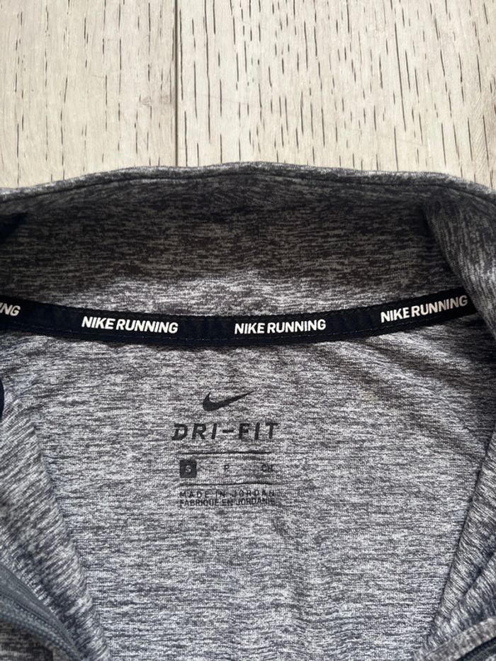 Haut Nike - photo numéro 4