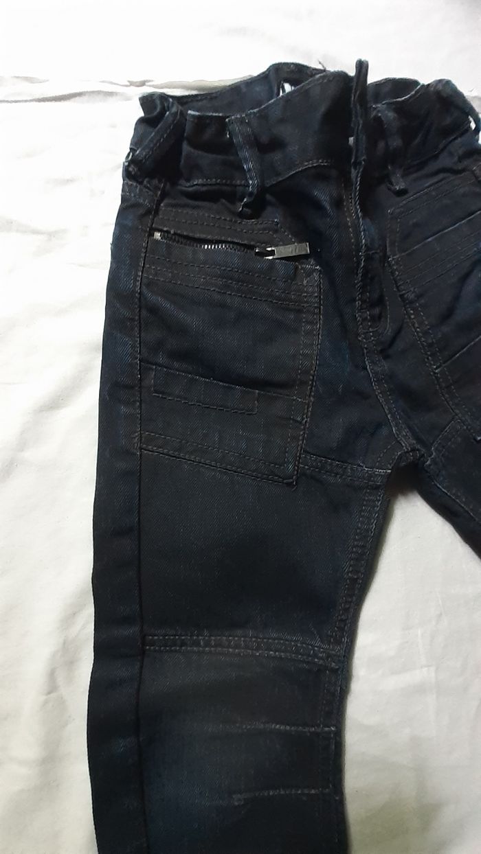 Jean noir avec poches plaquées devant et derriere - photo numéro 2