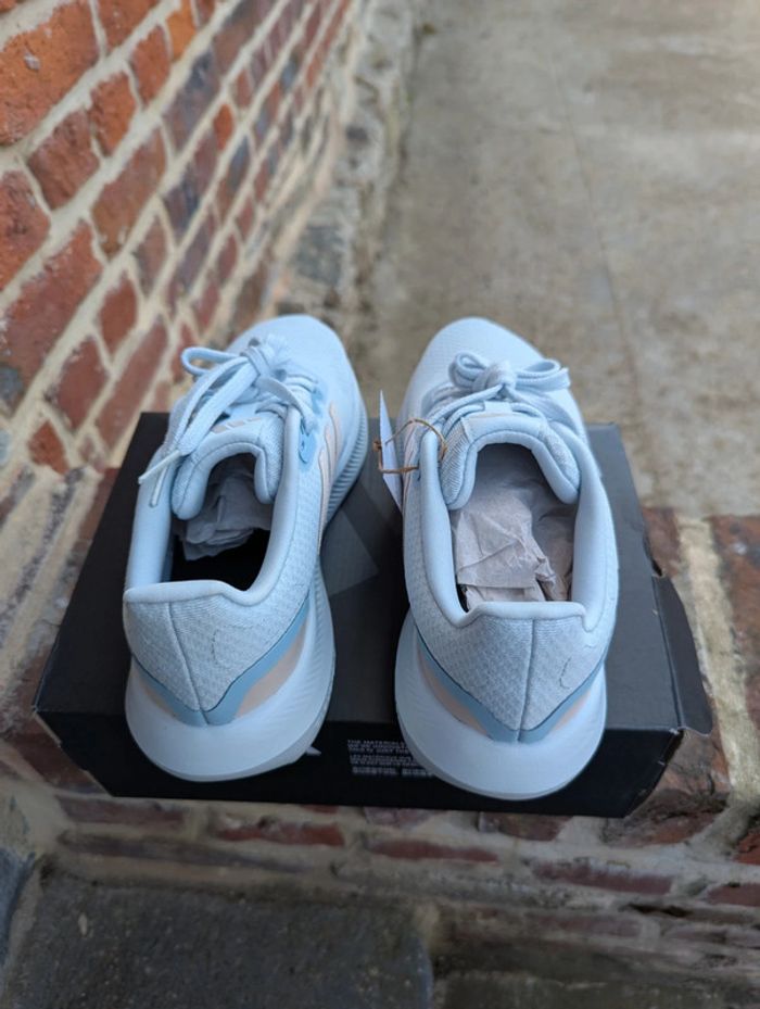 Basket running Adidas - Taille 37/5 - Neuf avec étiquette - photo numéro 4